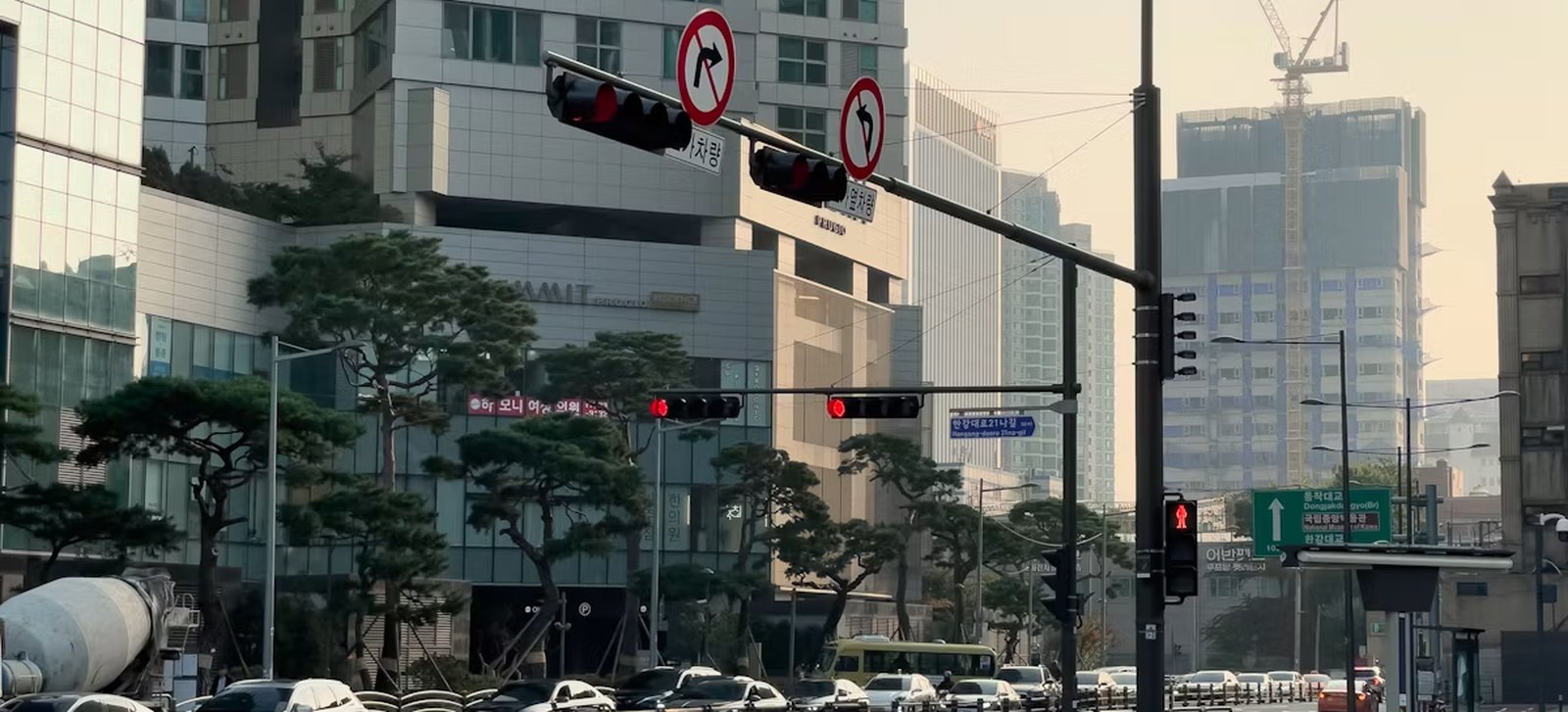 Red traffic lights at a downtown Seoul intersection, with cars waiting for the signal